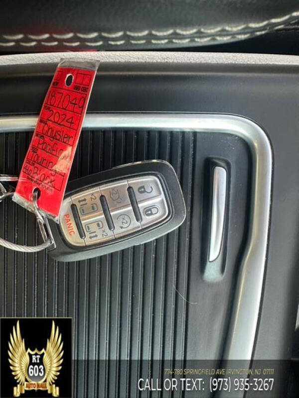 2024 Chrysler Pacifica Touring L