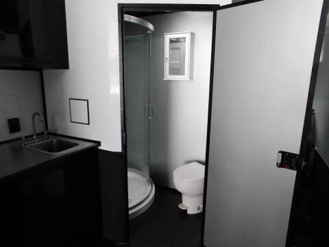 2026 United Trailers 53' Full Bathroom