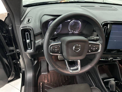 2022 Volvo XC40 T5 R-Design