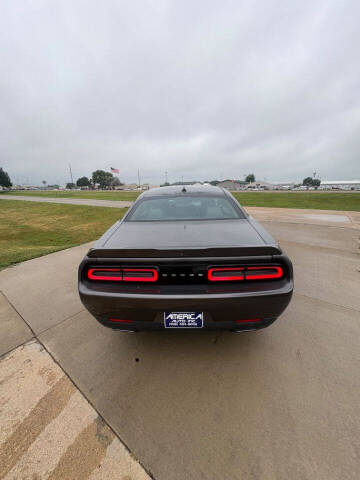 2016 Dodge Challenger SXT Plus