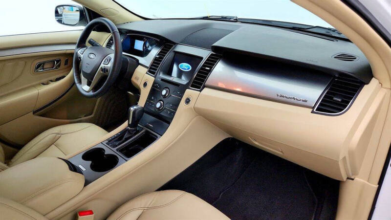 2018 Ford Taurus SEL