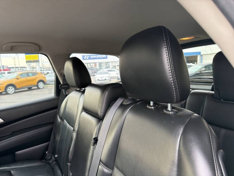 2017 Nissan Pathfinder SL