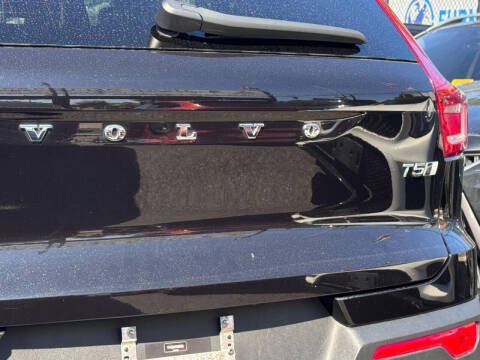 2021 Volvo XC40 T5 R-Design