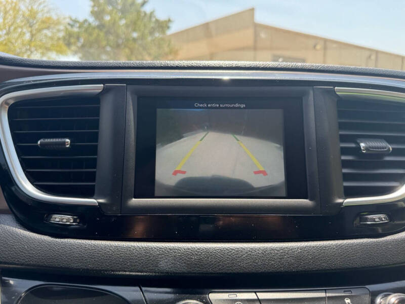 2020 Chrysler Voyager LX