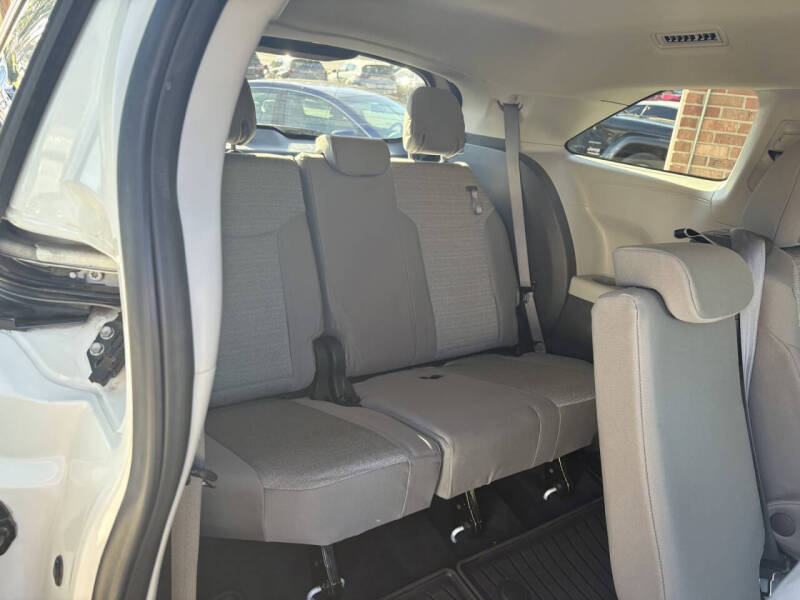 2022 Toyota Sienna LE 8-Passenger