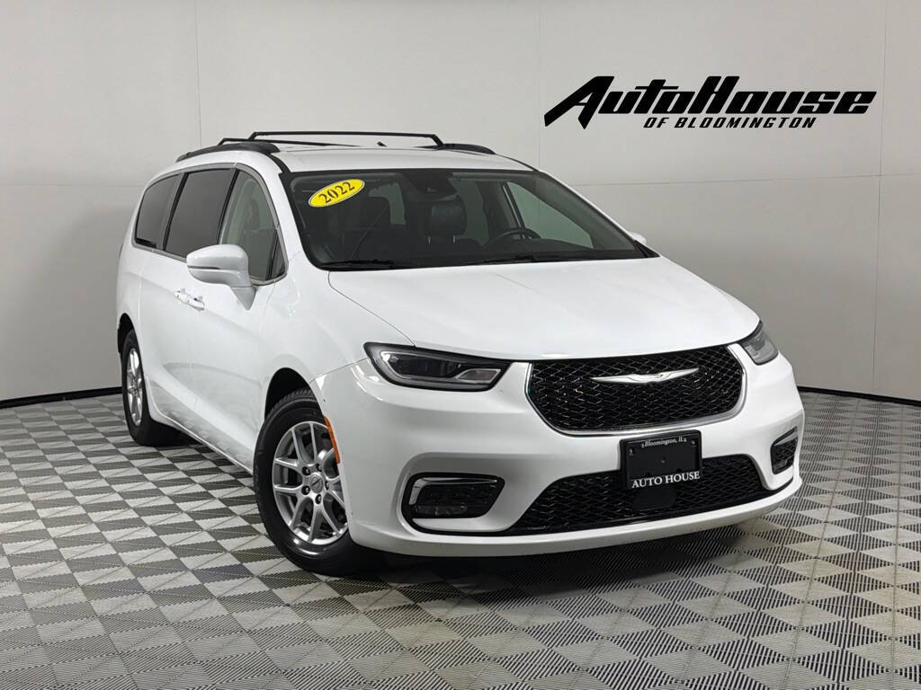 2022 Chrysler Pacifica Touring L's photo