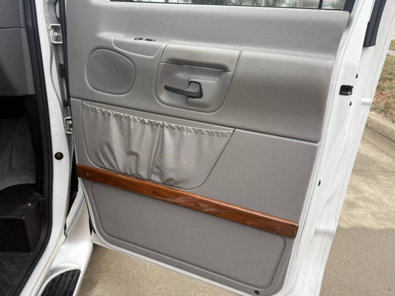 2000 Ford E-Series E-150