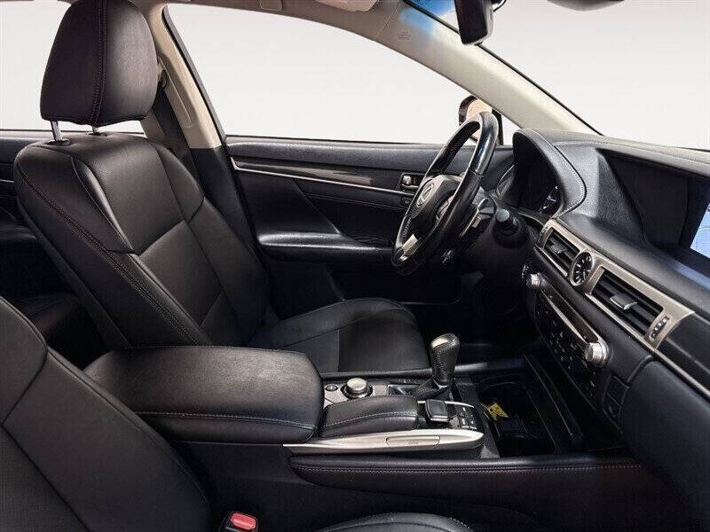 2017 Lexus GS 200t