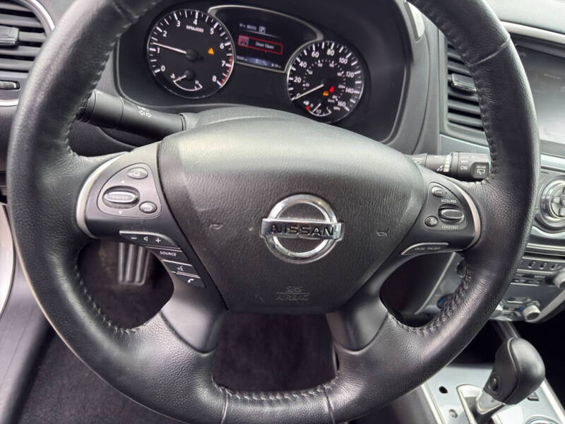 2020 Nissan Pathfinder SL