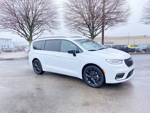 2024 Chrysler Pacifica for sale at Glenbrook Dodge Chrysler Jeep Ram and Fiat in Fort Wayne IN