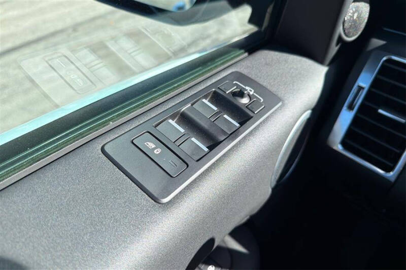 2024 Land Rover Discovery P300 S