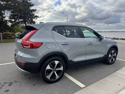 2024 Volvo XC40 B5 Plus Bright Theme