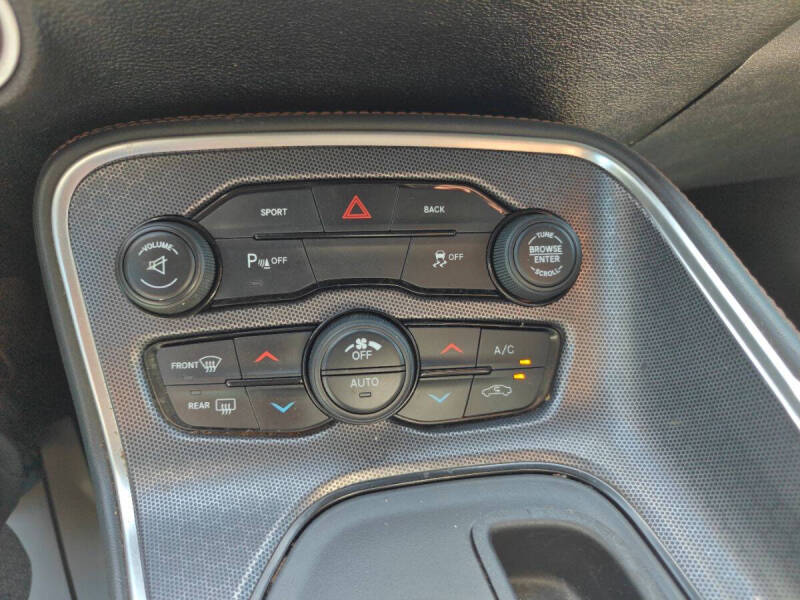 2016 Dodge Challenger SXT Plus