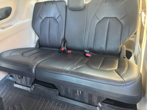 2017 Chrysler Pacifica Touring-L Plus