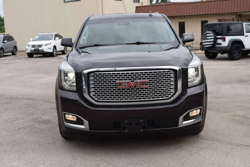 2016 GMC Yukon Denali photo 2