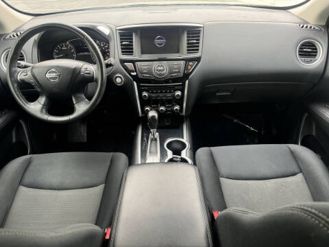 2018 Nissan Pathfinder SV