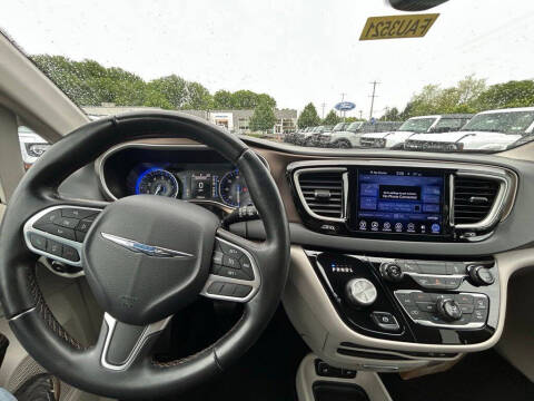 2017 Chrysler Pacifica Touring-L