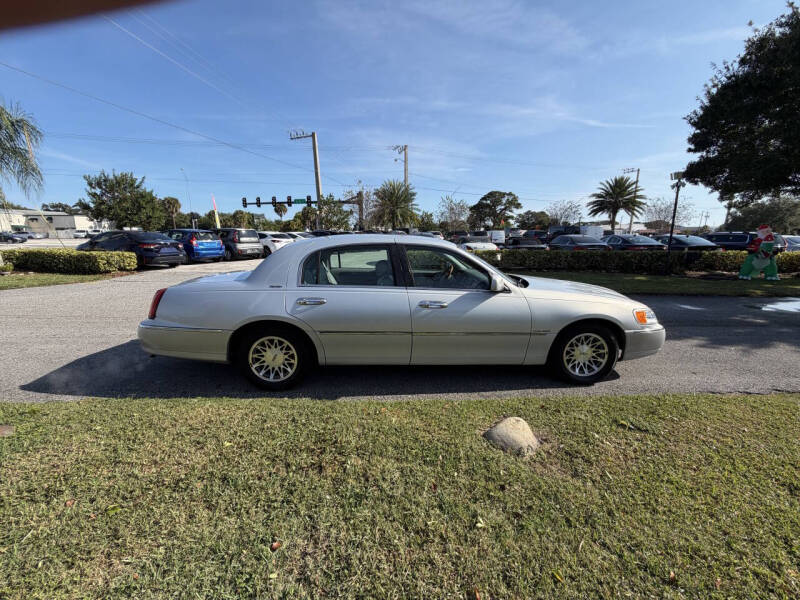 2002 Lincoln Town Car Signature