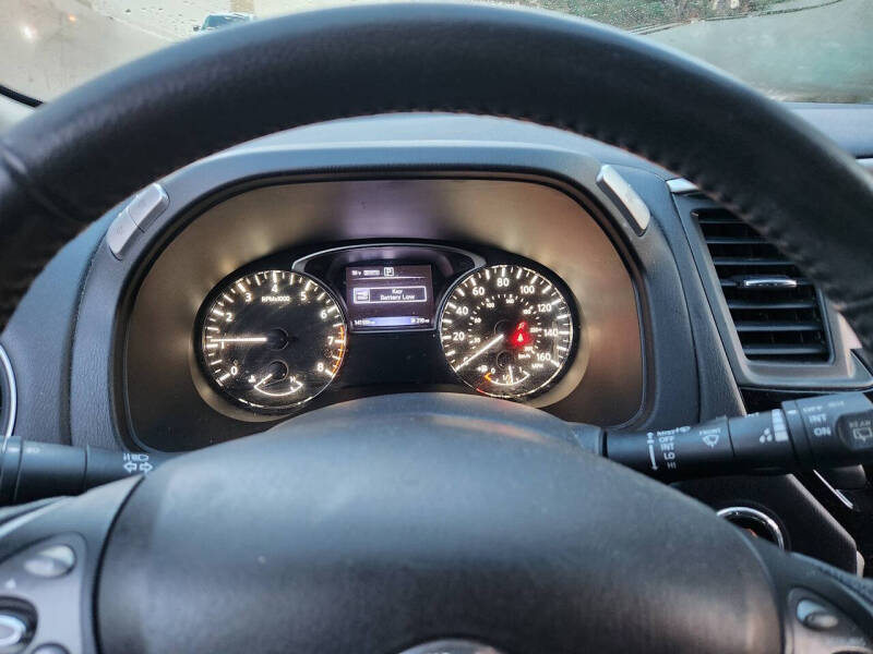 2017 Nissan Pathfinder SV