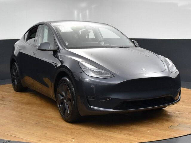 Used 2025 Tesla Model Y Long Range with VIN 7SAYGDED5SA379616 for sale in Conshohocken, PA