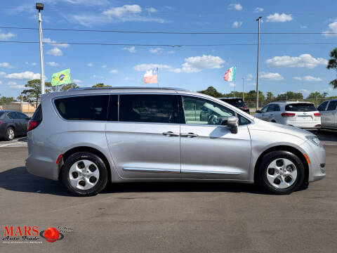 2017 Chrysler Pacifica Touring-L Plus