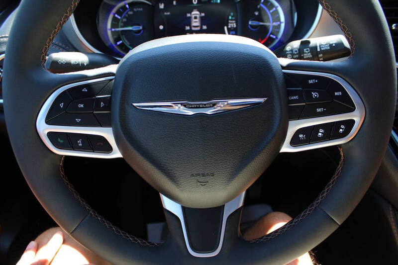 2025 Chrysler Pacifica Plug-In Hybrid Pinnacle
