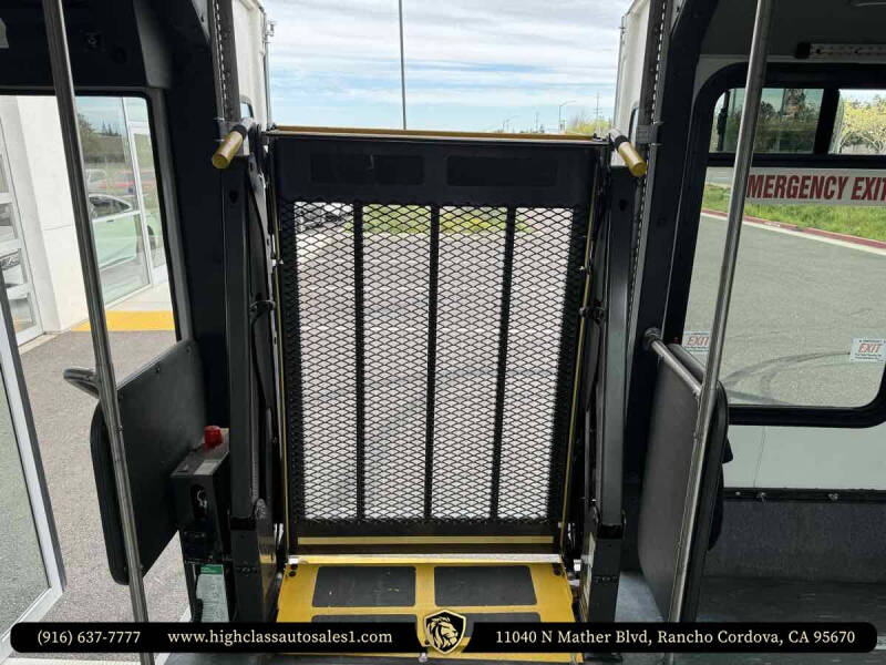 2011 Ford E-Series E-450 SD