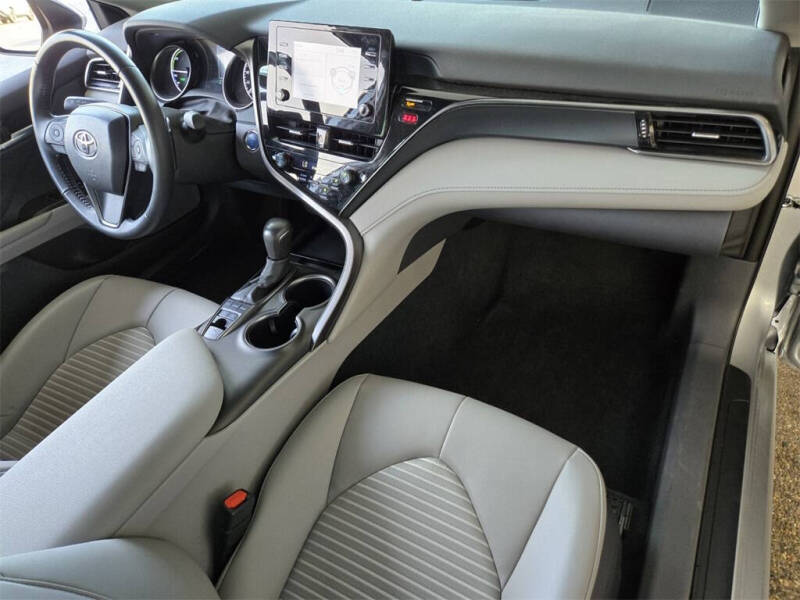 2024 Toyota Camry Hybrid SE