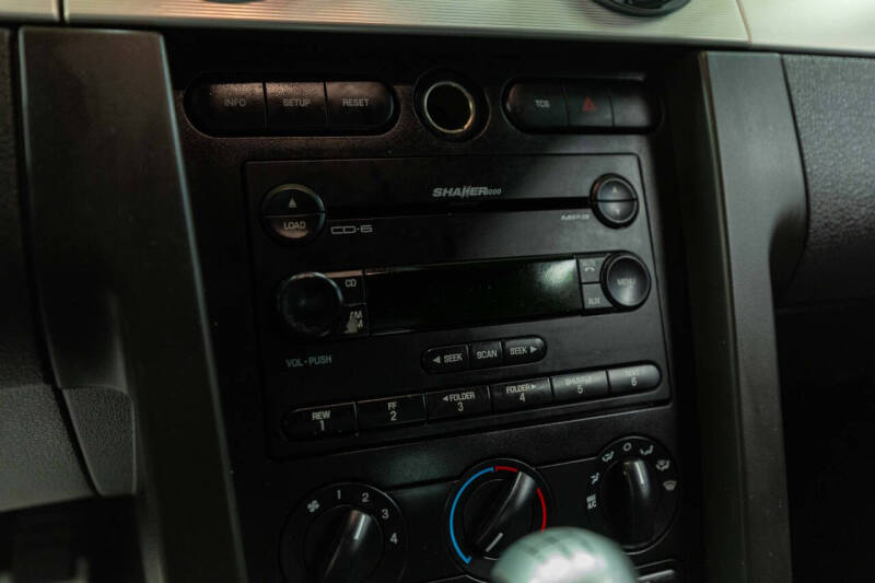 2005 Ford Mustang GT Premium