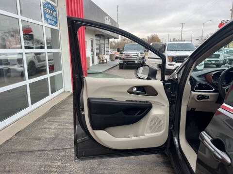 2017 Chrysler Pacifica Touring-L Plus