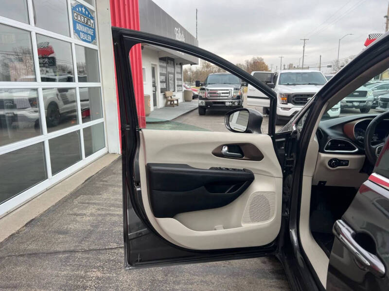 2017 Chrysler Pacifica Touring-L Plus