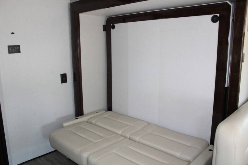 2015 Thor Motor Coach Challenger 37DT