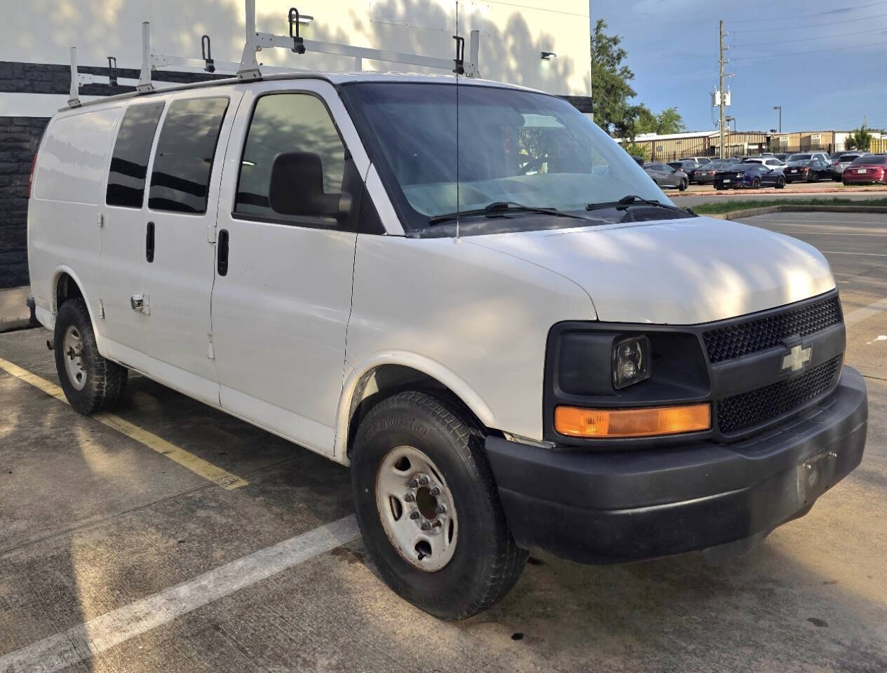 2006 Chevrolet Express 2500 3dr Van - White exterior view 7