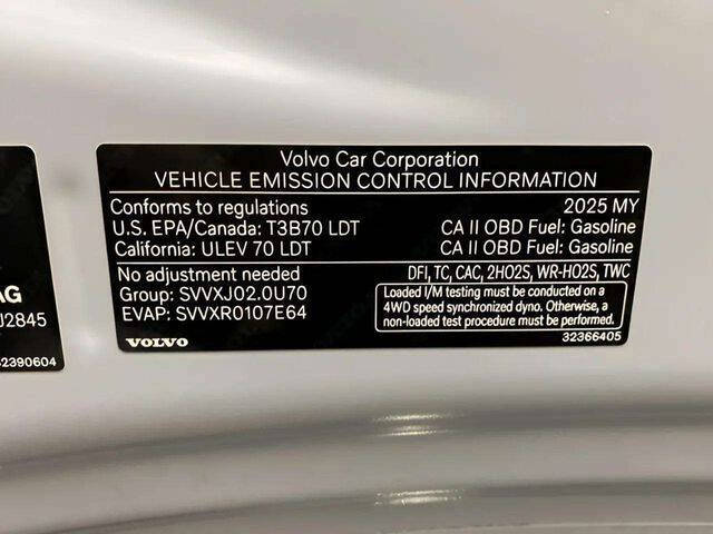 2025 Volvo XC40 B5 Core Bright Theme