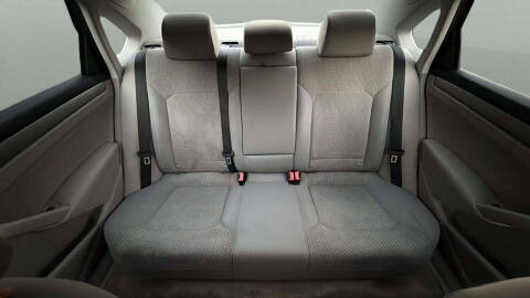 2014 Volkswagen Passat 1.8T S PZEV