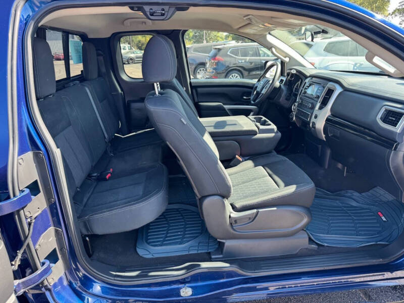 2017 Nissan Titan SV