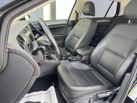 2016 Volkswagen Golf TSI SE