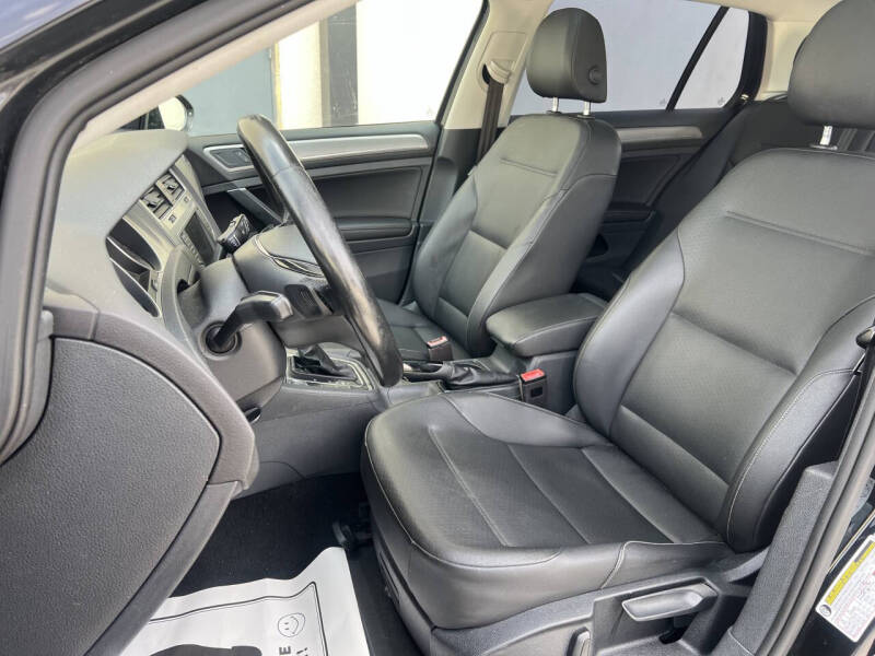 2016 Volkswagen Golf TSI SE