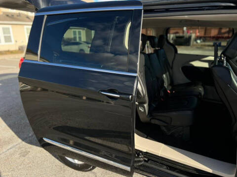 2017 Chrysler Pacifica Touring-L Plus