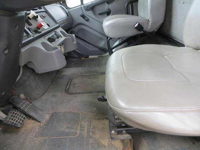 2010 Freightliner Business class M2
