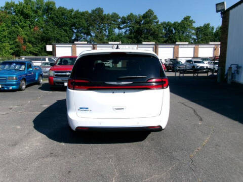 2025 Chrysler Pacifica Select