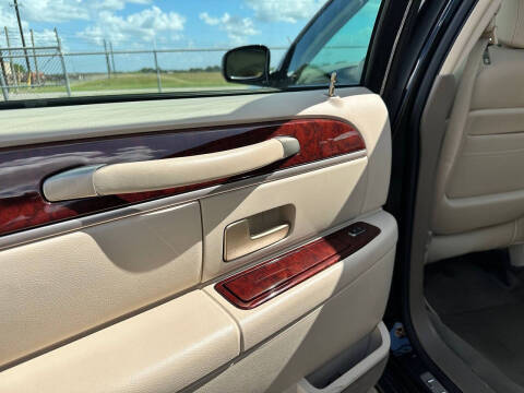 2004 Lincoln Town Car Ultimate