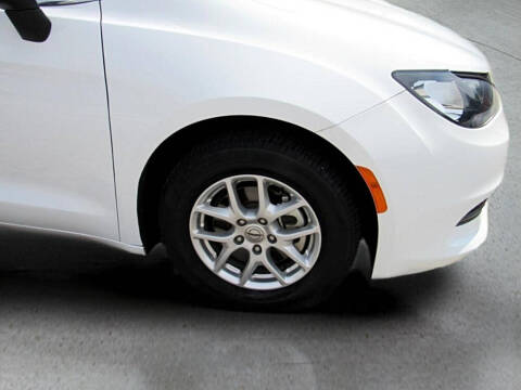 2022 Chrysler Voyager LX