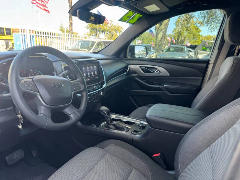 2023 Chevrolet Traverse LT Cloth