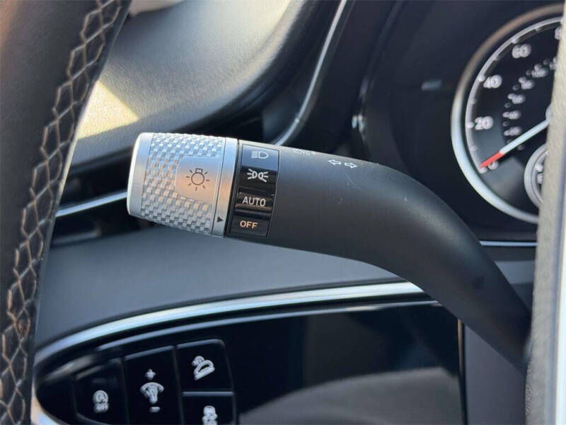 2023 Genesis GV70 2.5T Standard