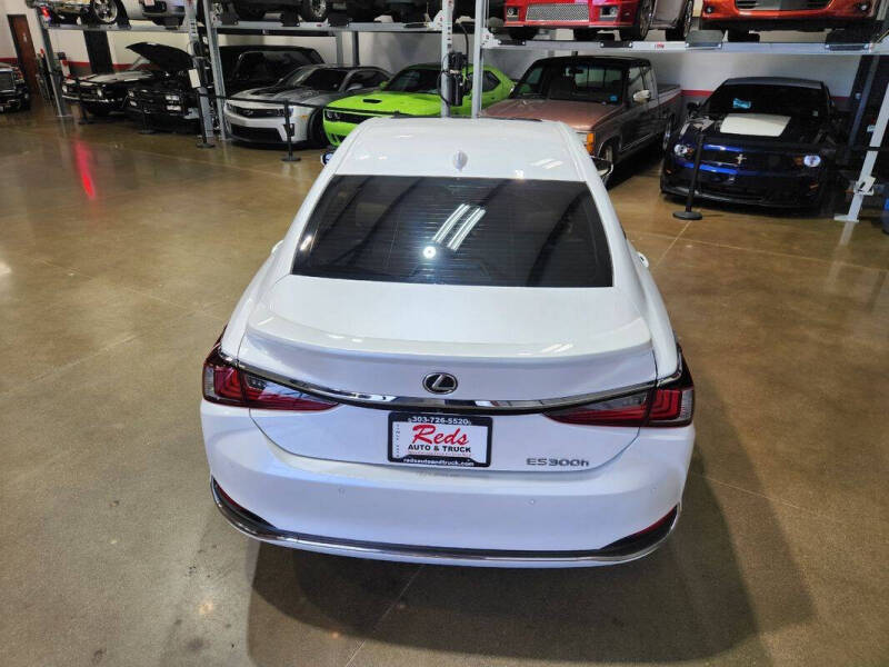 2023 Lexus ES 300h