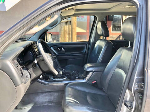 2005 Mazda Tribute s