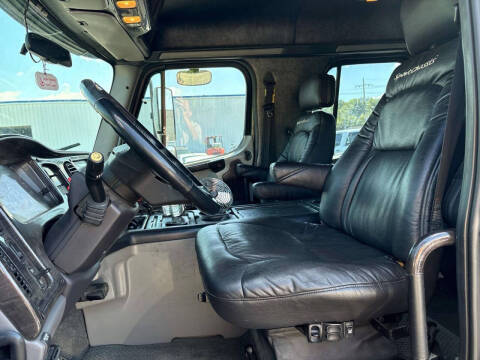 2009 Freightliner M2 106
