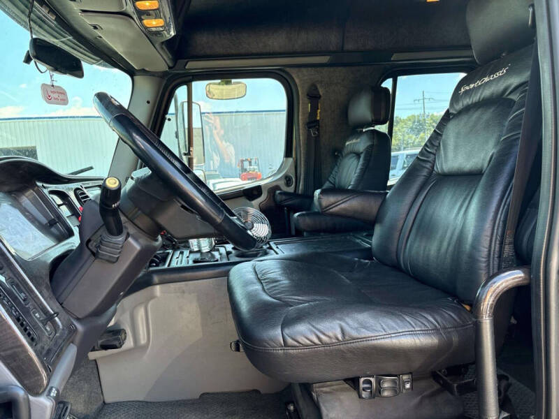2009 Freightliner M2 106