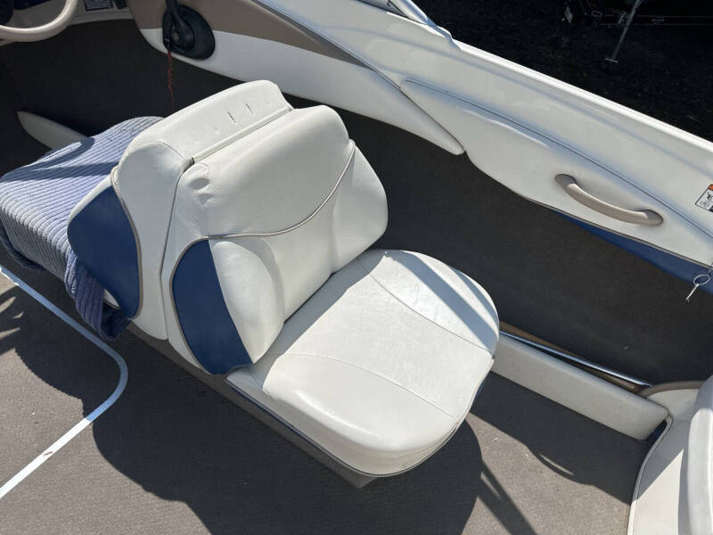 2004 Bayliner 185